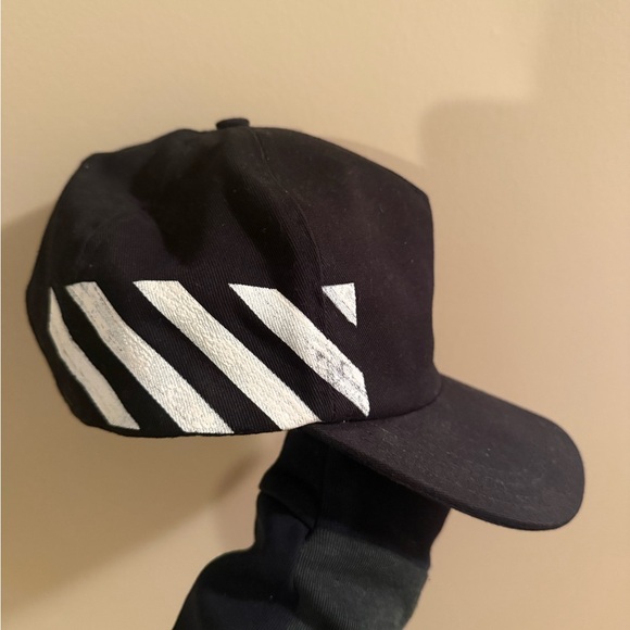 Off-White Black Cap with White Diagonal Stripes - Picture 3 of 7